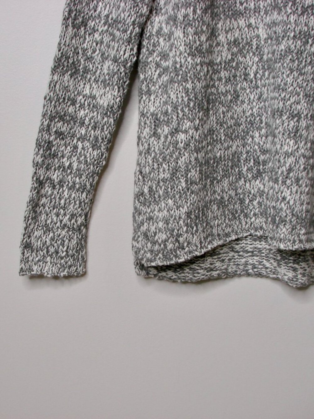 Aritzia Talula V-Neck Sweater Gray White Marled Pullover Loose Relax Fit Medium - Picture 8 of 14